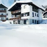 Family Friendly Chalet - Central With Beautiful Mountain Views