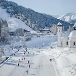 Family Friendly Chalet - Central With Beautiful Mountain Views