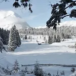 Family Friendly Chalet - Central With Beautiful Mountain Views Daire *