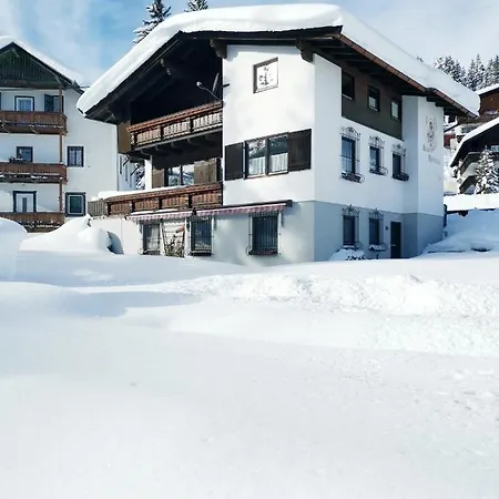 Family Friendly - With Beautiful Mountain Views