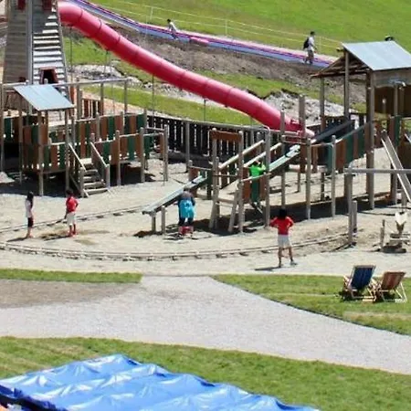 Family Friendly - With Beautiful Mountain Views Апартаменты